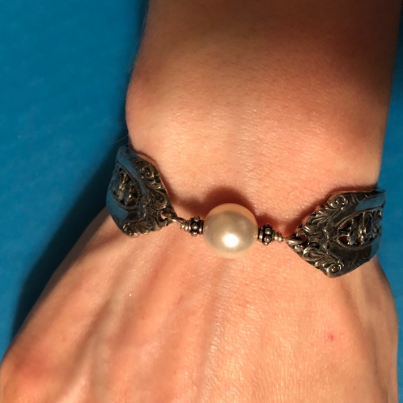 handmade Jewelry - Pearl and silver wear bracelet!
